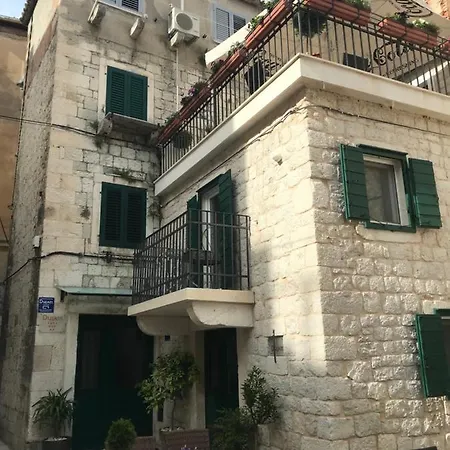 N&m - Diocletians Palace Гостьовий будинок 3*