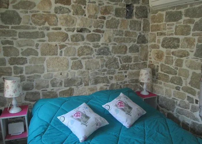 Pensión N&m - Diocletians Palace 3*