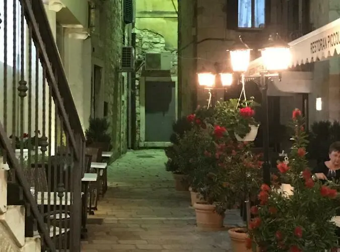 N&m - Diocletians Palace Pensión 3*