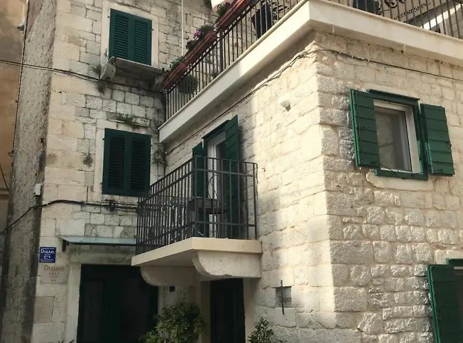 N&m - Diocletians Palace Pensión 3*