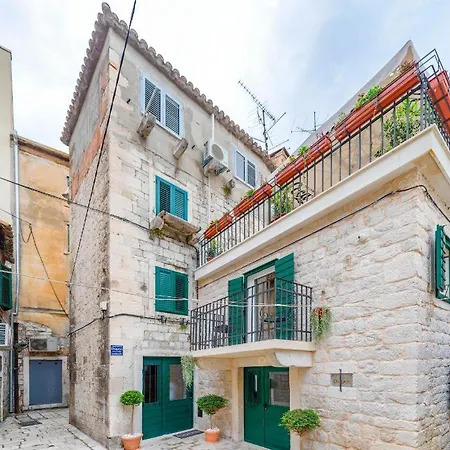 N&m - Diocletians Palace Гостьовий будинок Спліт