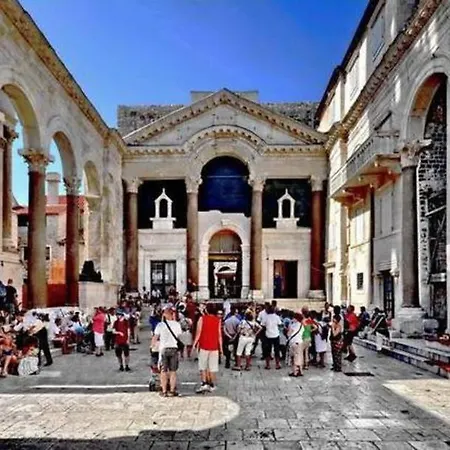 Гостьовий будинок N&m - Diocletians Palace 3*