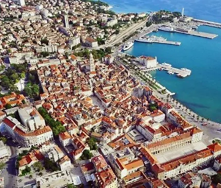 Maison d'hôtes N&m - Diocletians Palace 3*