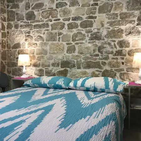 N&m - Diocletians Palace Гостьовий будинок