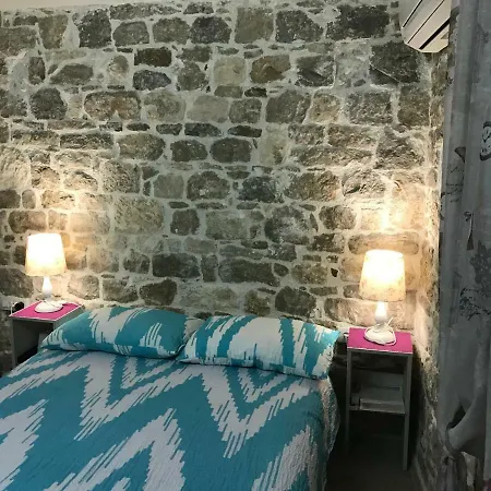 N&m - Diocletians Palace Гостьовий будинок 3*