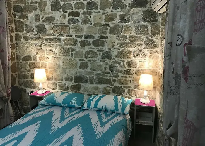 N&m - Diocletians Palace ゲストハウス 3*